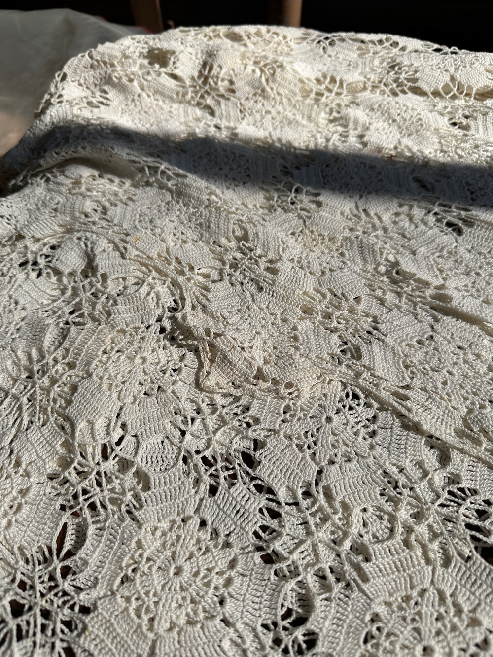 Crocheted table cover